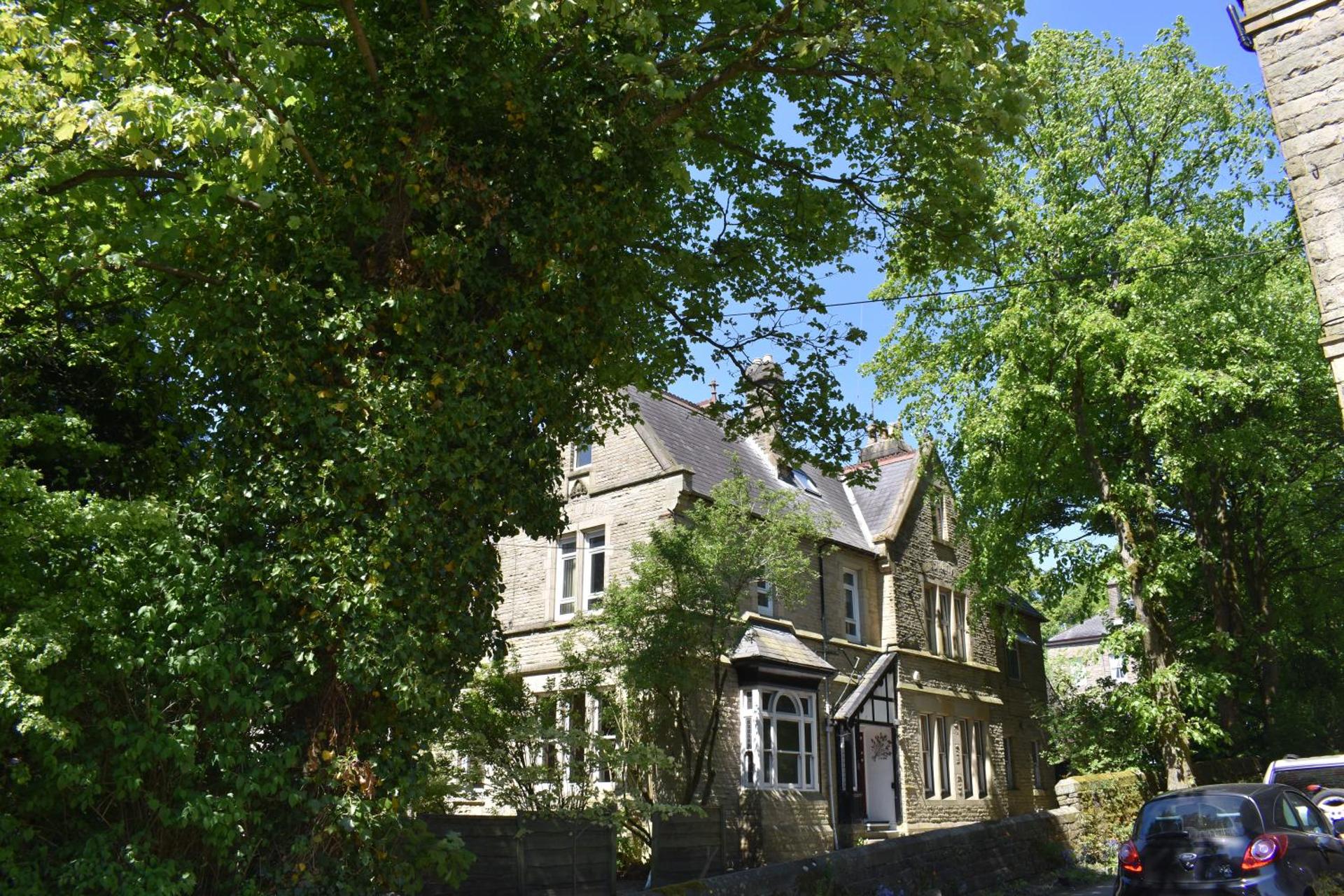 Apartment close to Pavilion gardens