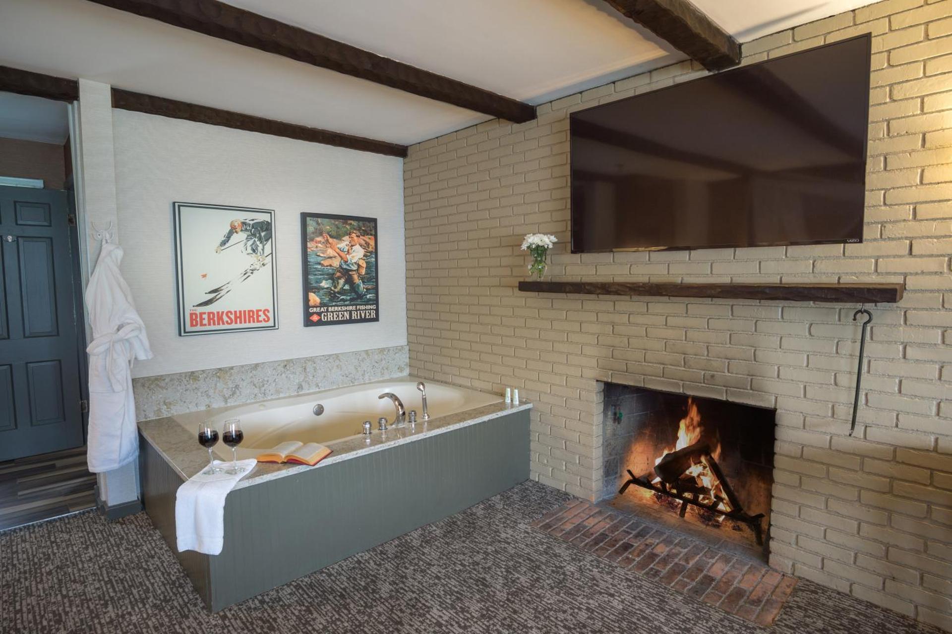 Superior King Room with Jetted Tub - Non-Smoking- No Children allowed