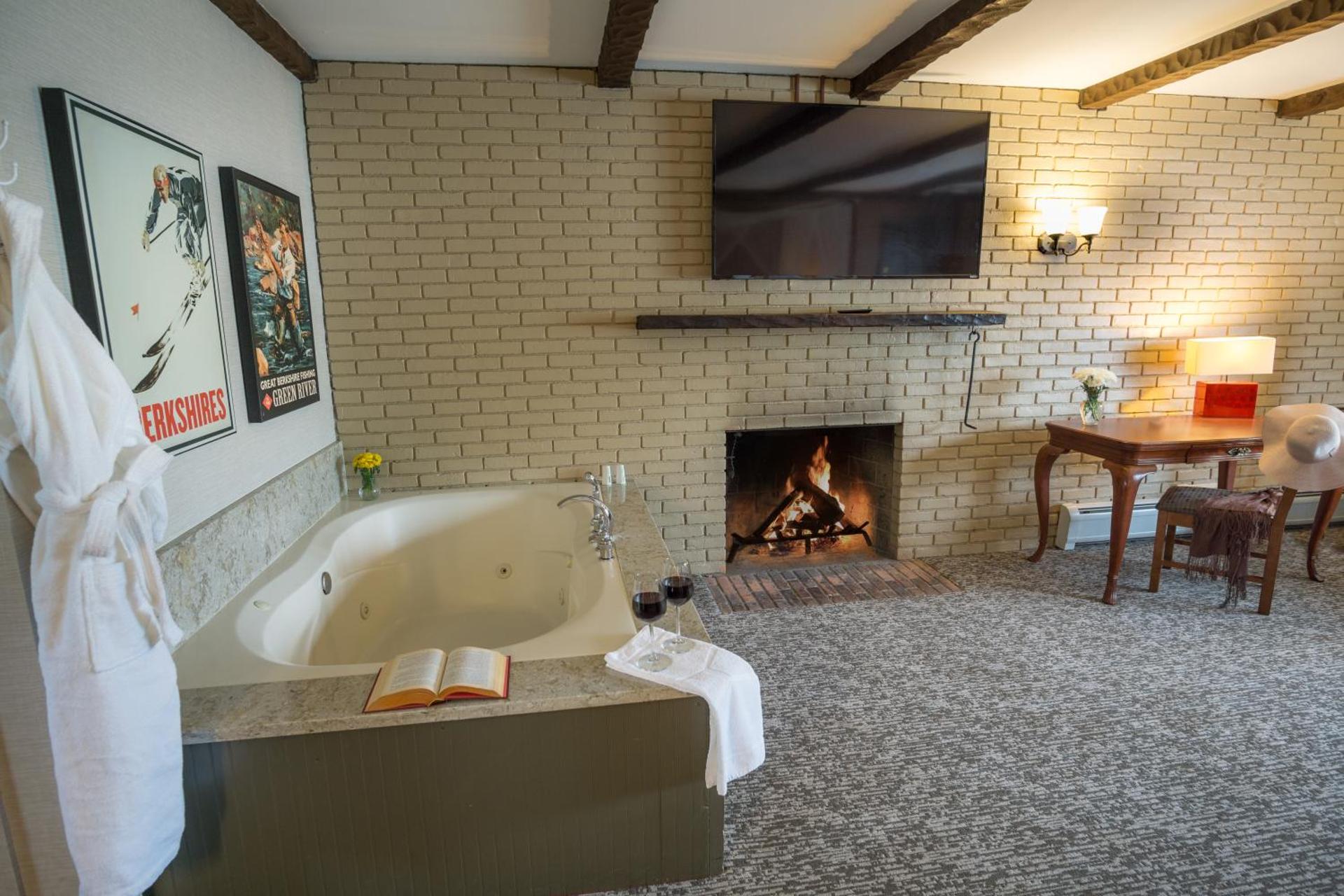 Superior King Room with Jetted Tub - Non-Smoking- No Children allowed