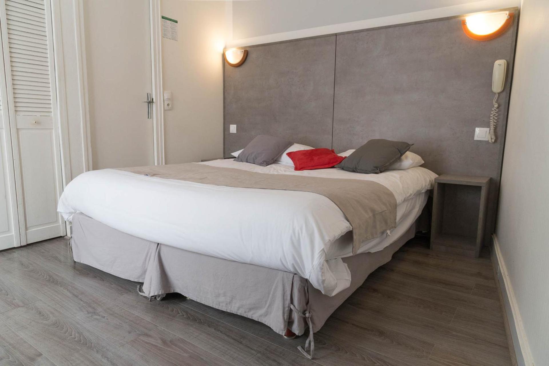 Hotel PARIS GAMBETTA- PANAMHOTEL-PERE LACHAISE