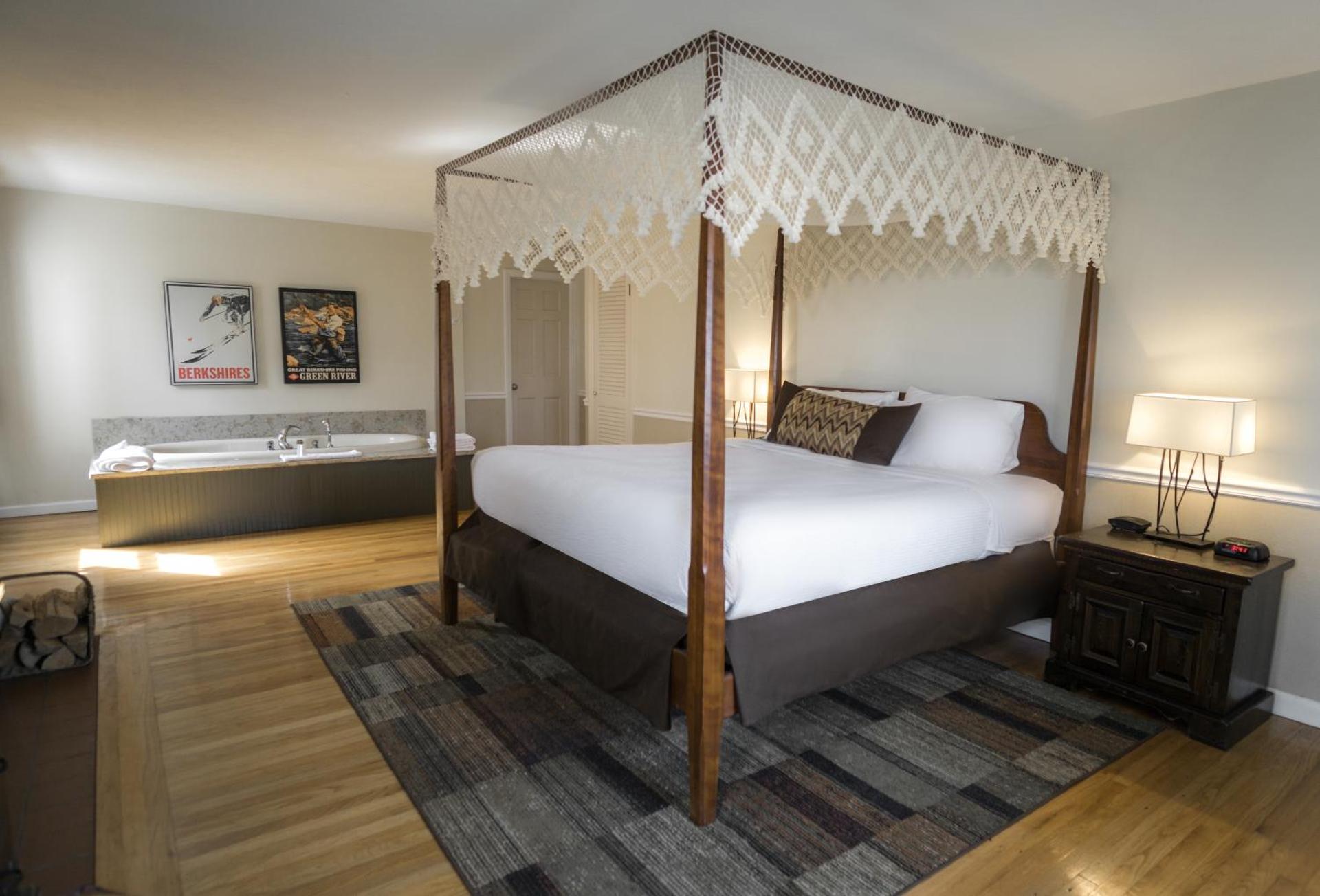 Superior King Room with Jetted Tub - Non-Smoking- No Children allowed