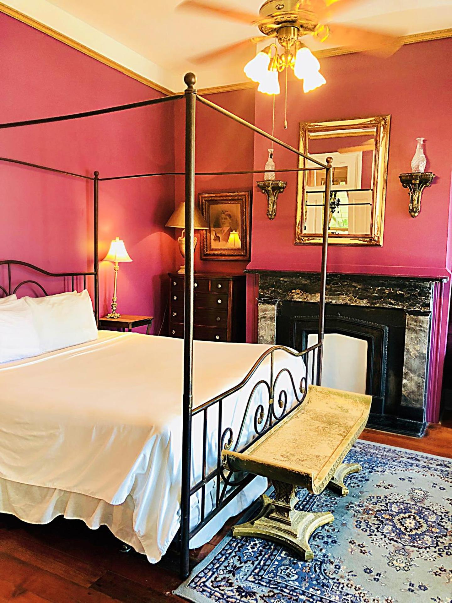 Creole Gardens Guesthouse and Inn