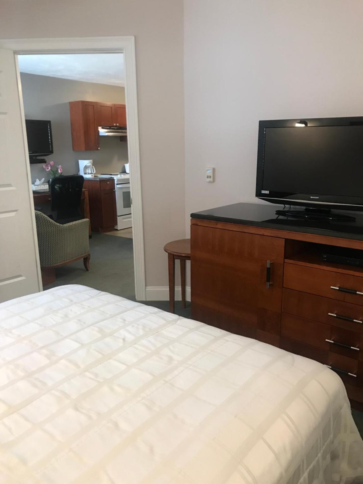 Crescent Suites Hotel