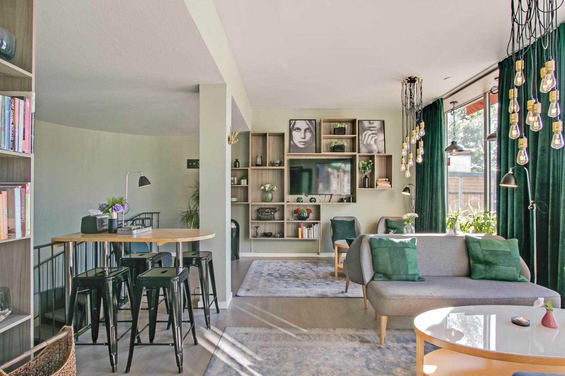 Communal lounge/ TV room