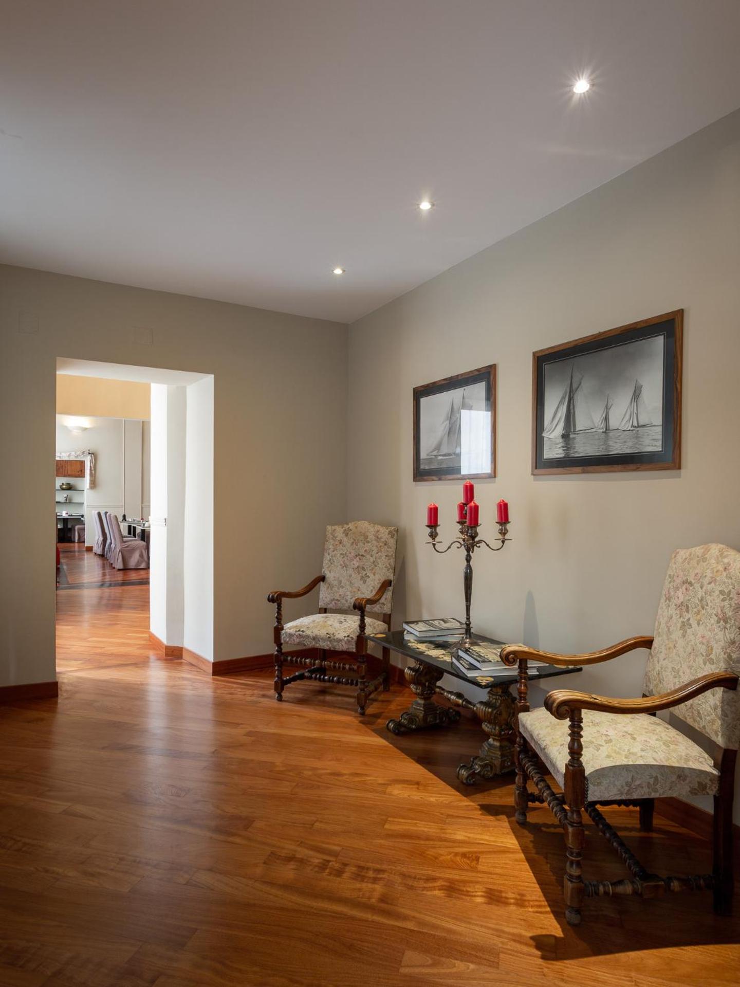 Communal lounge/ TV room