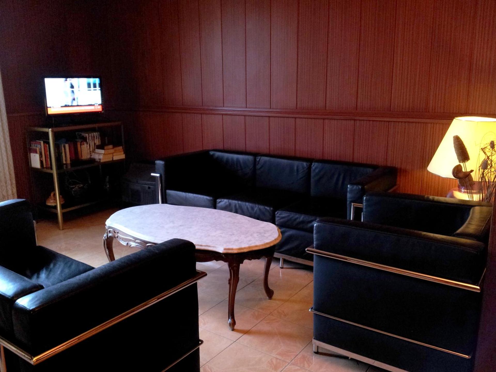 Communal lounge/ TV room