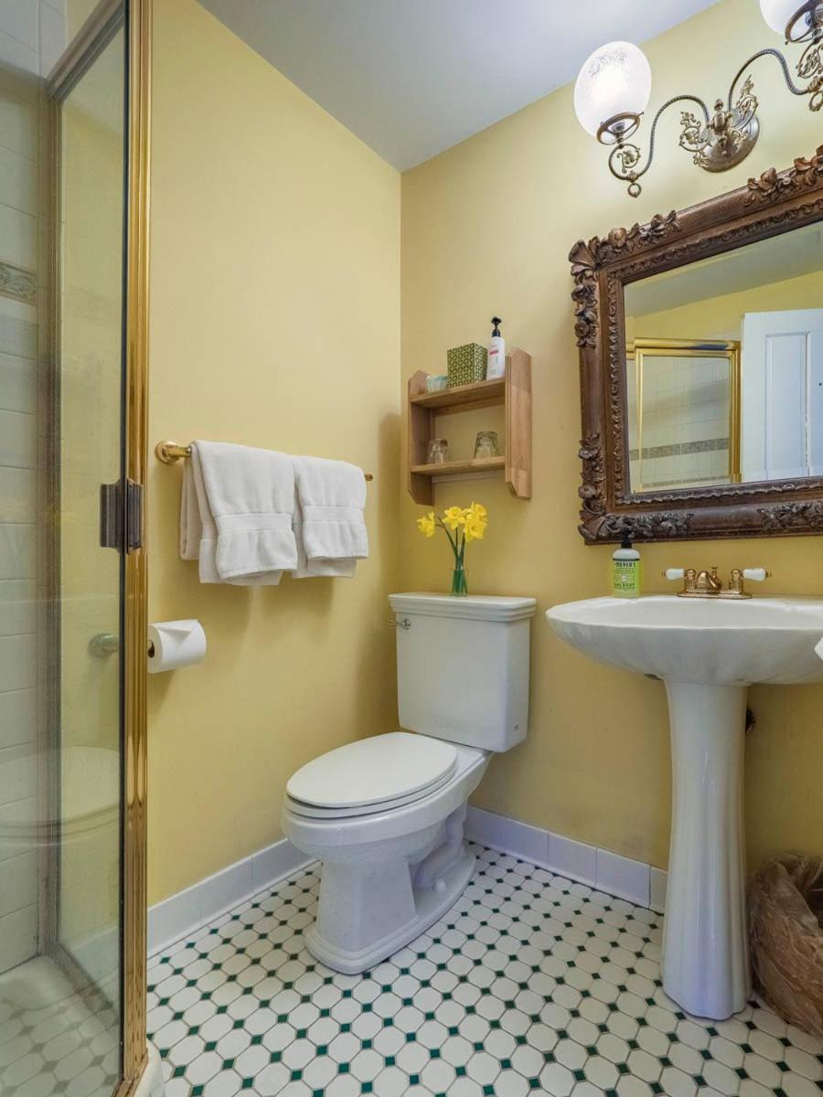 George Brooks House B&B