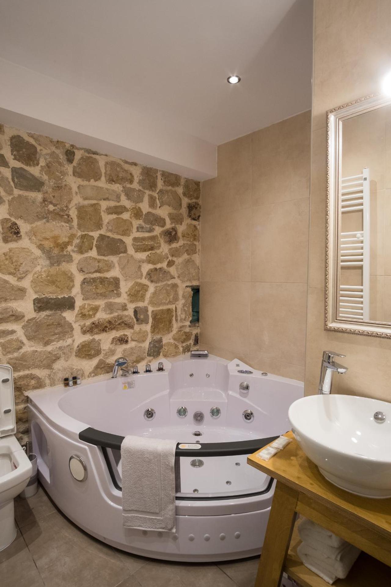 Deluxe Double or Twin Room with Terrace and Spa Bath