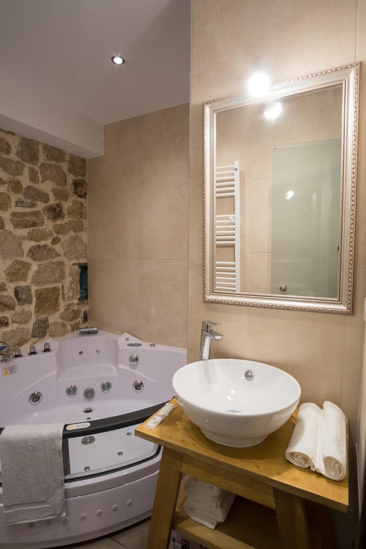 Deluxe Double or Twin Room with Terrace and Spa Bath
