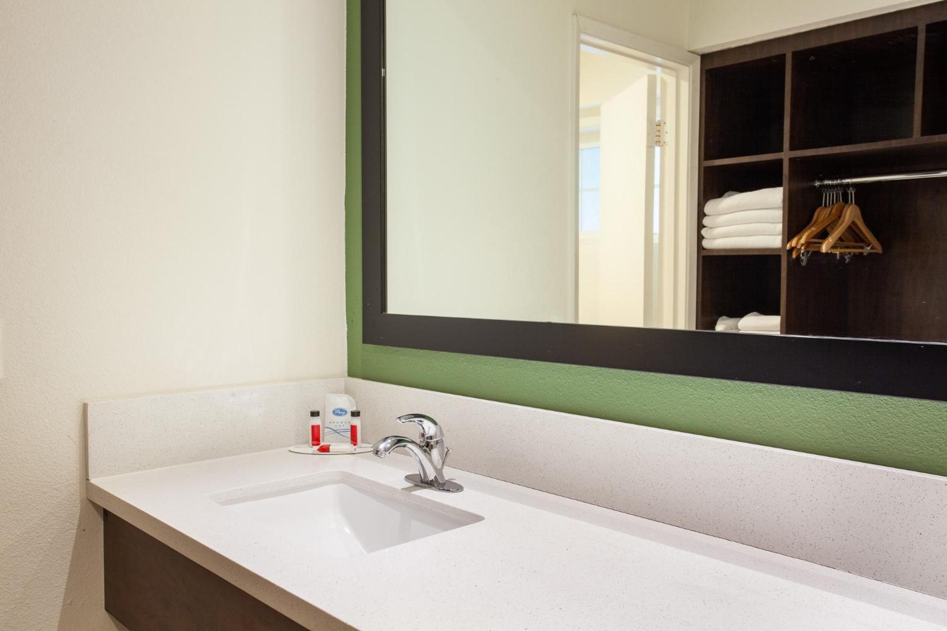 Camera con 2 Letti Queen-Size - Non Fumatori 