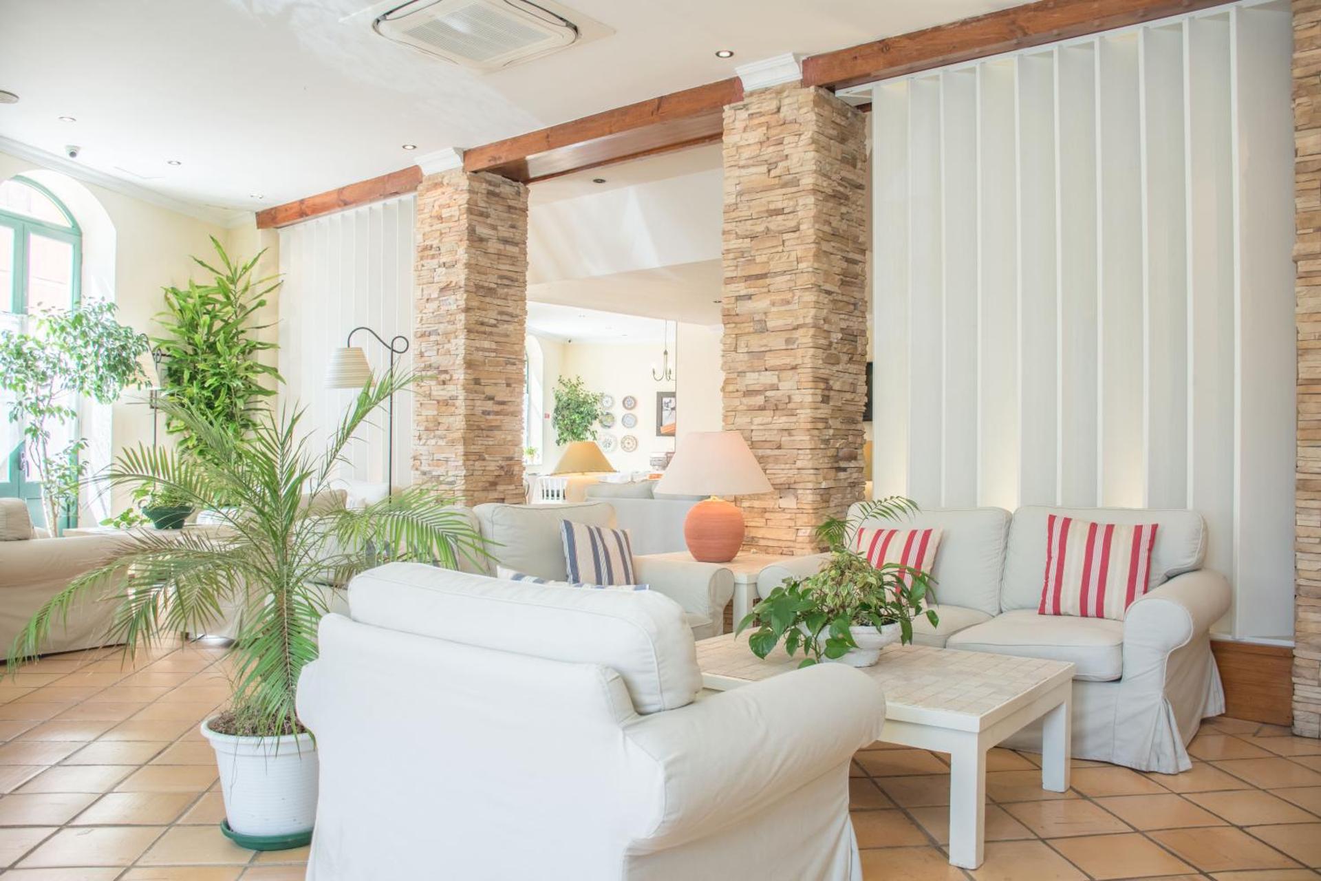 Communal lounge/ TV room