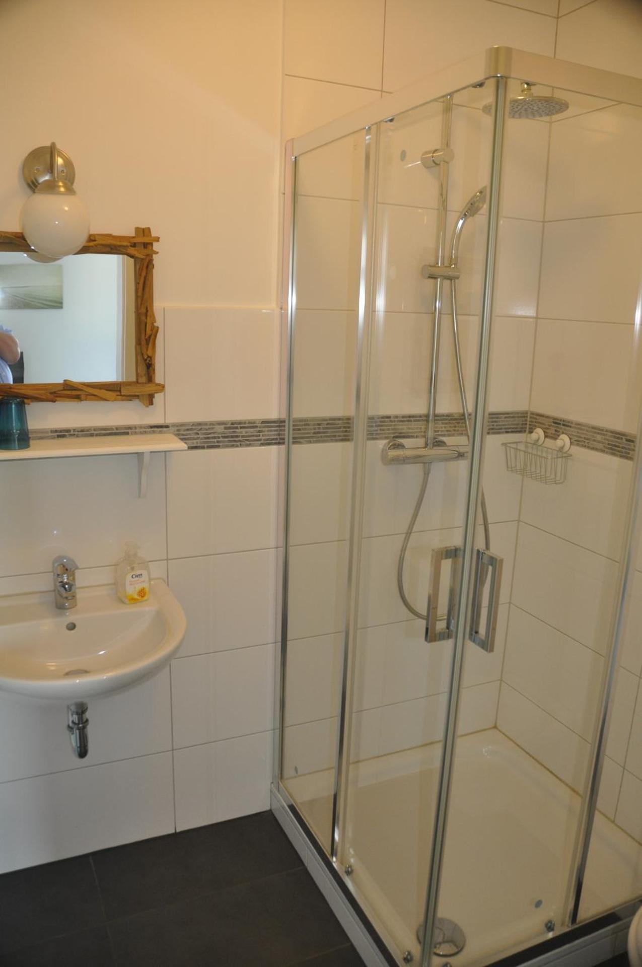 Dobbeltrom med hageutsikt