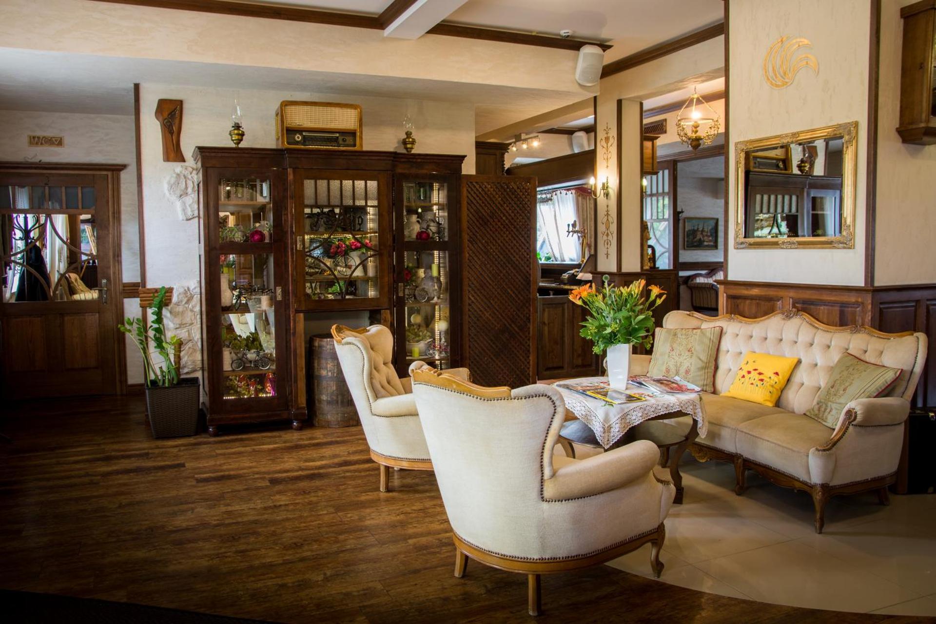 Communal lounge/ TV room