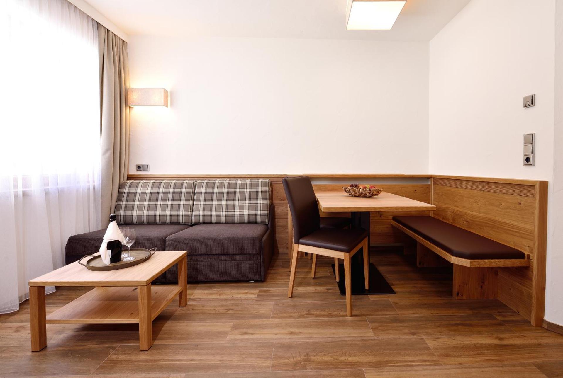 Apartment with Mountain View