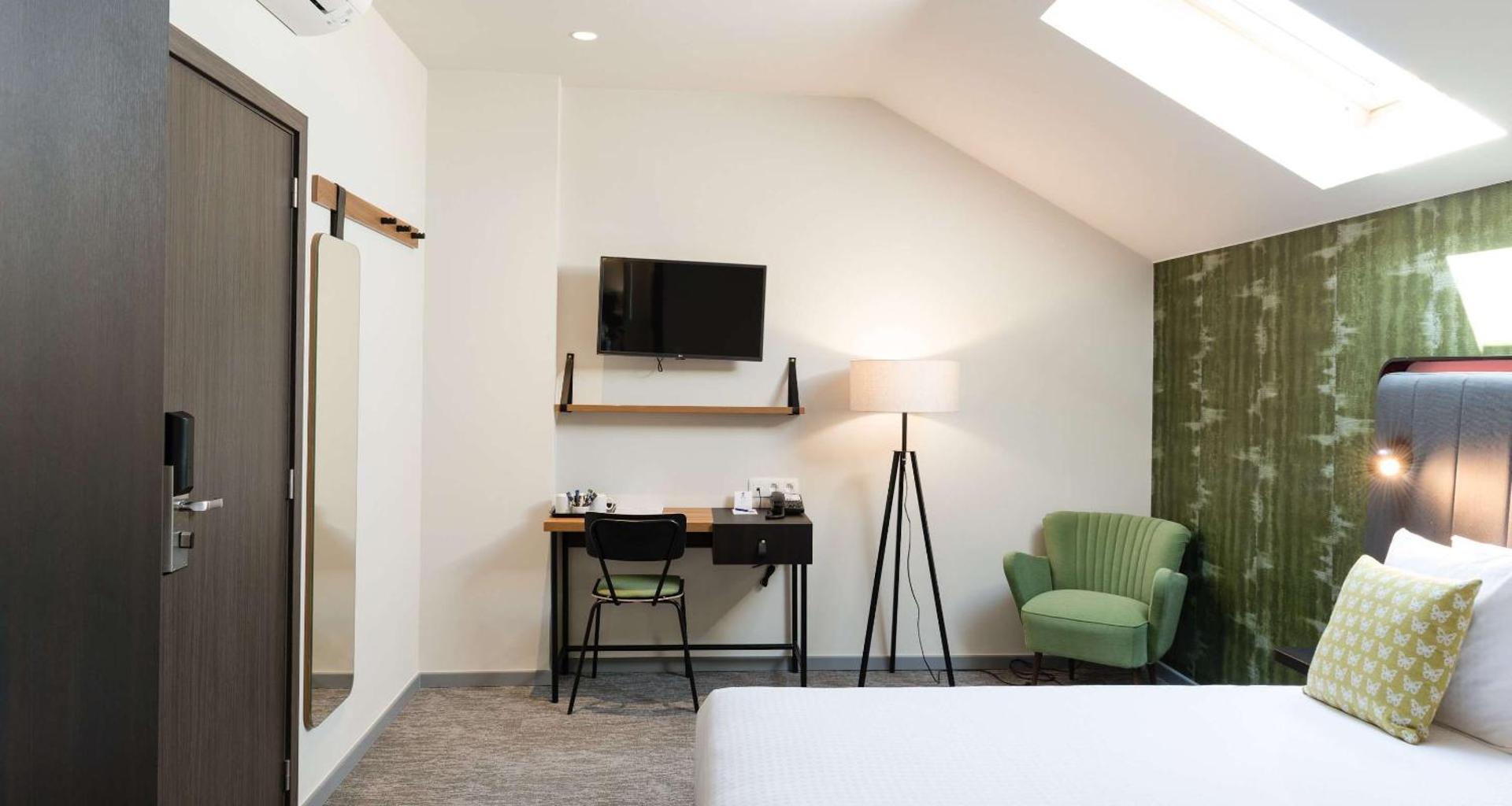 Photo of the whole room