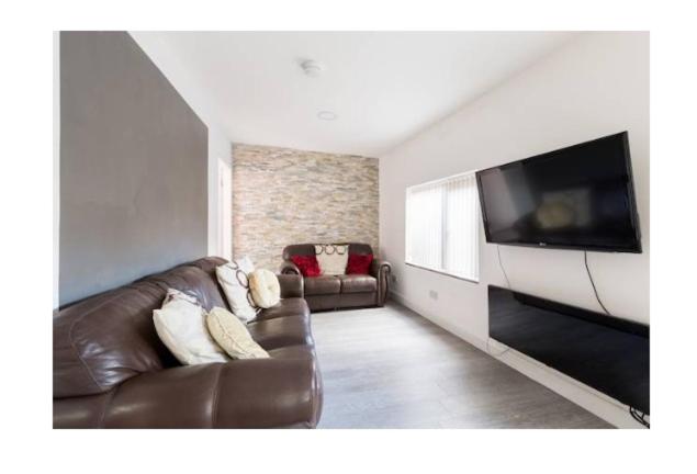 treetops flat3 Hall Green B28