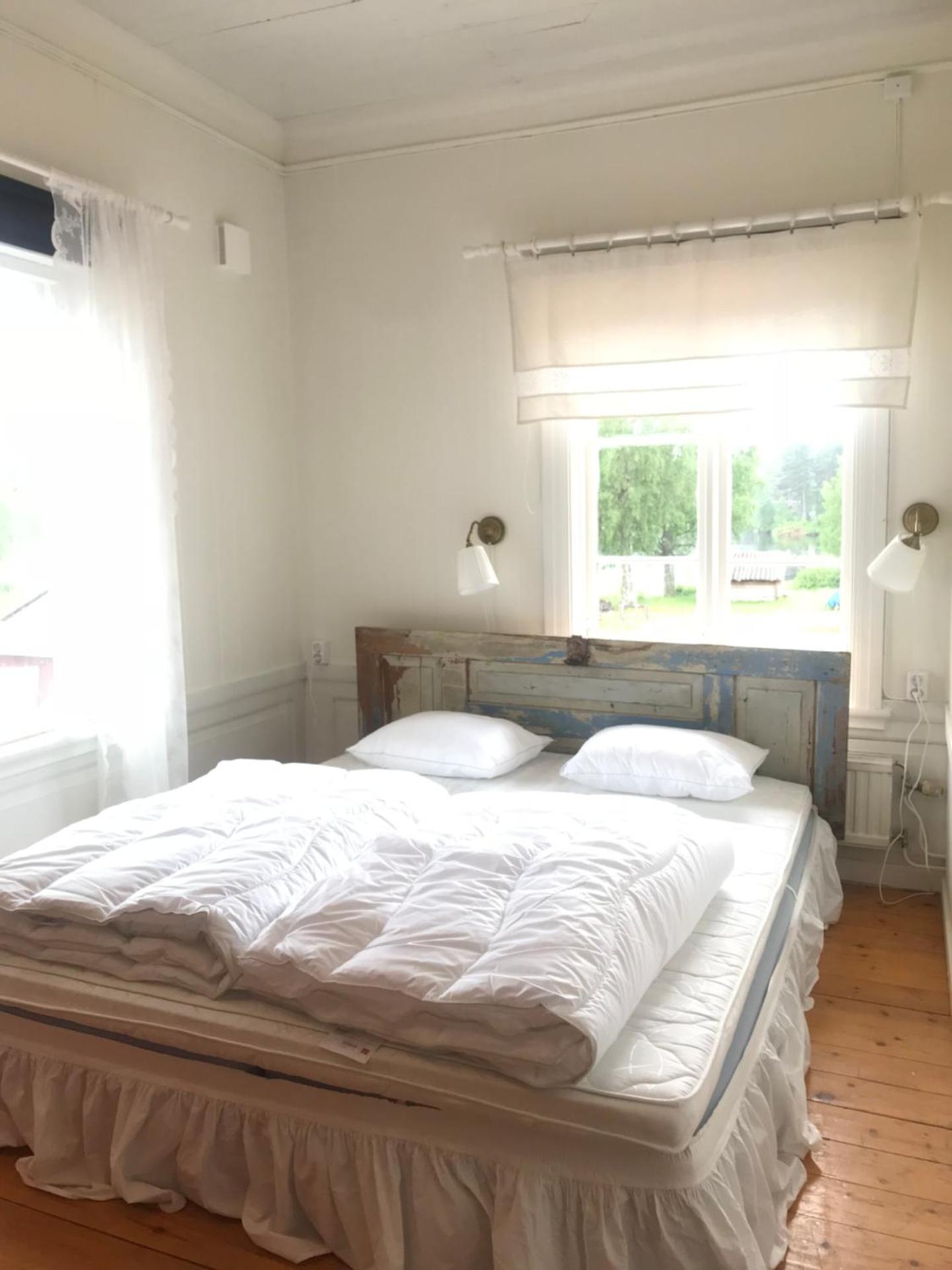 Family Room with Shared Bathroom #9