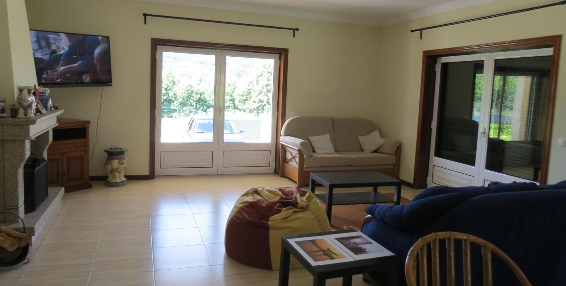 Communal lounge/ TV room