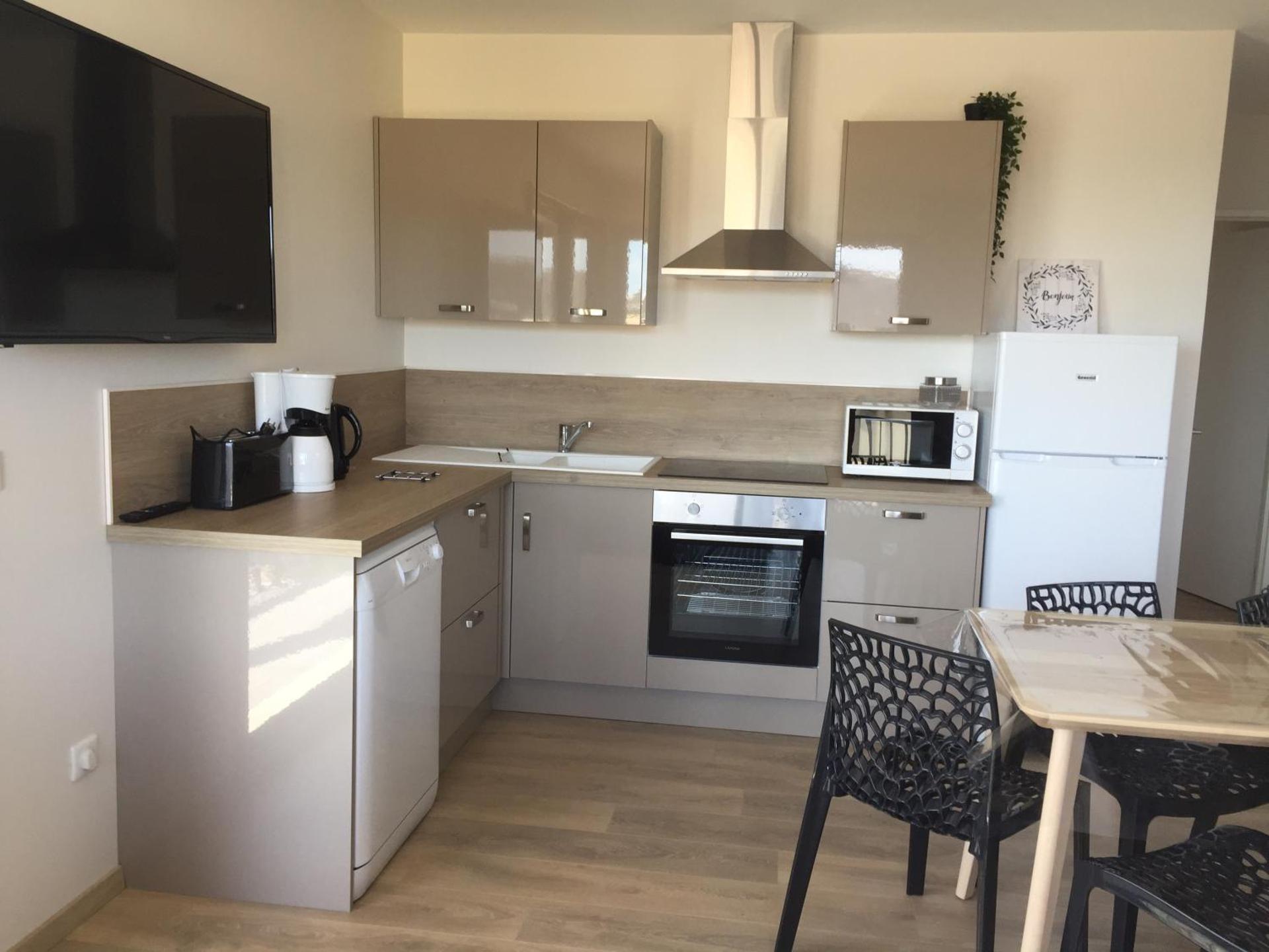 Kitchen or kitchenette