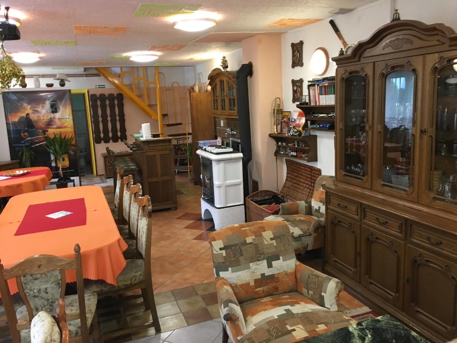 Communal lounge/ TV room