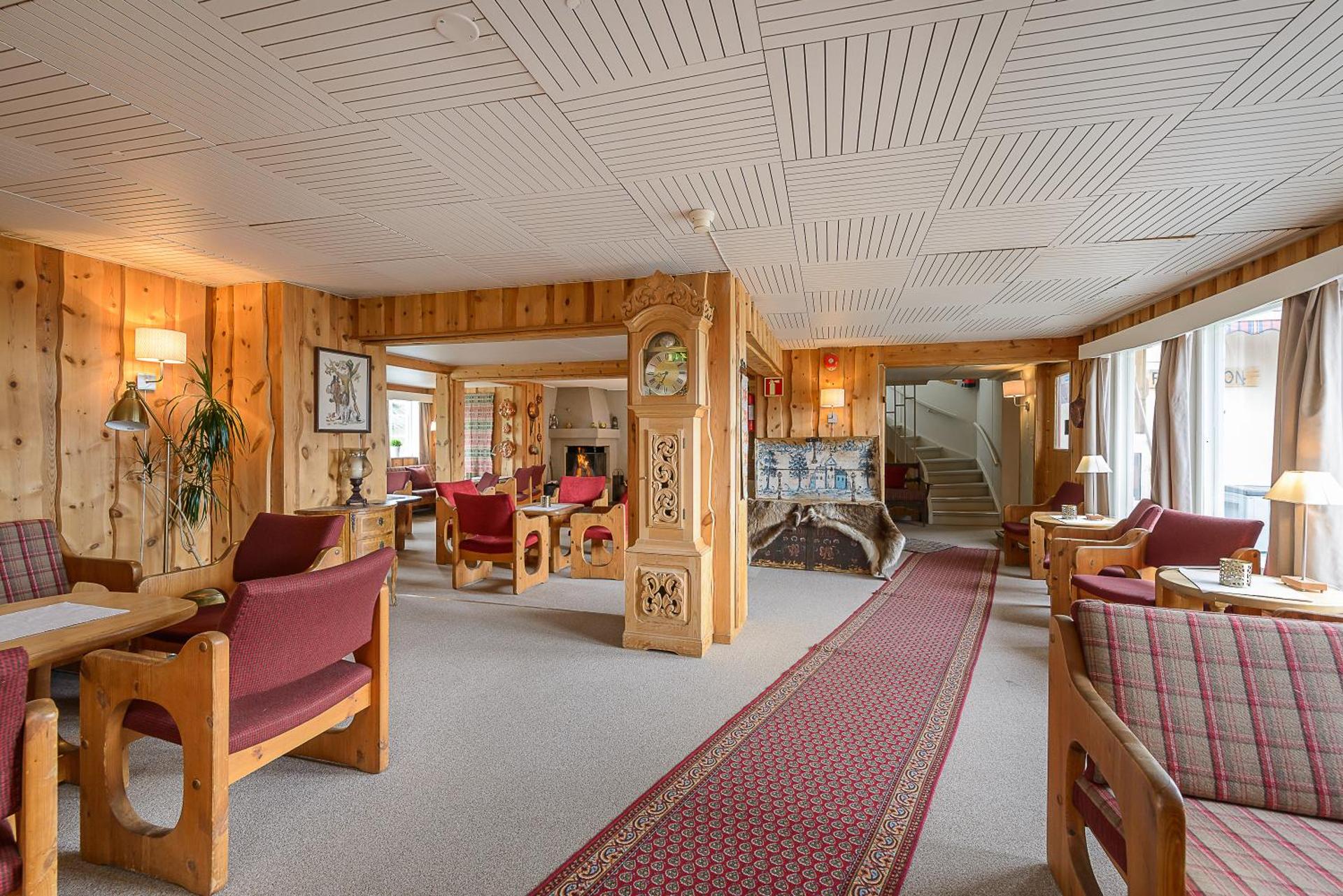 Communal lounge/ TV room