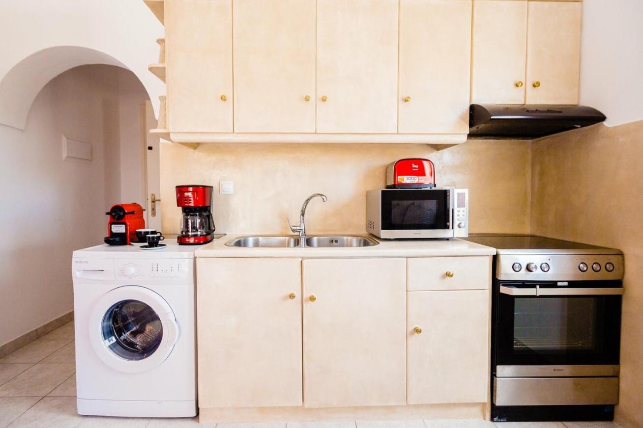 Santorini’s Diamond Houses