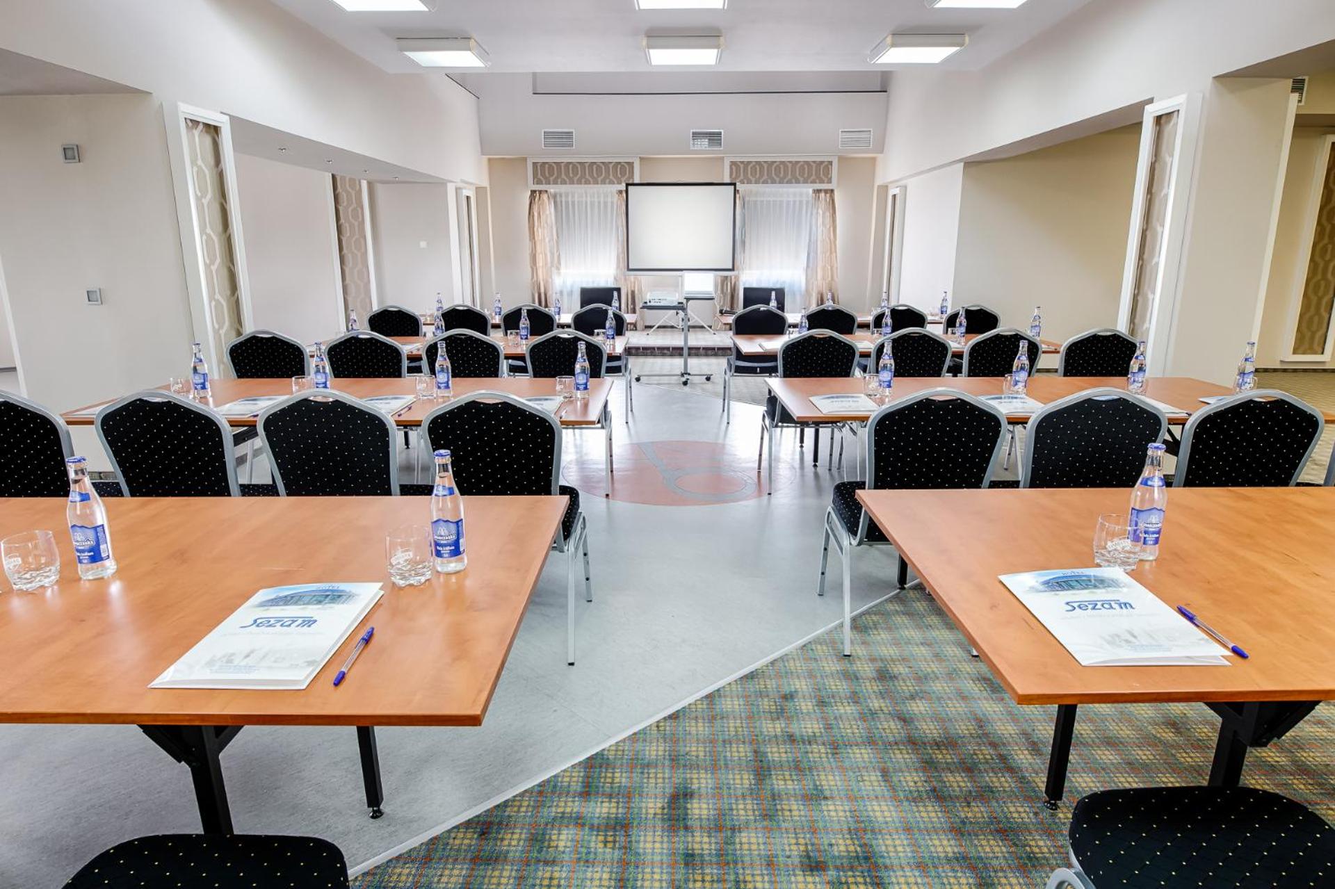 Meeting/conference room