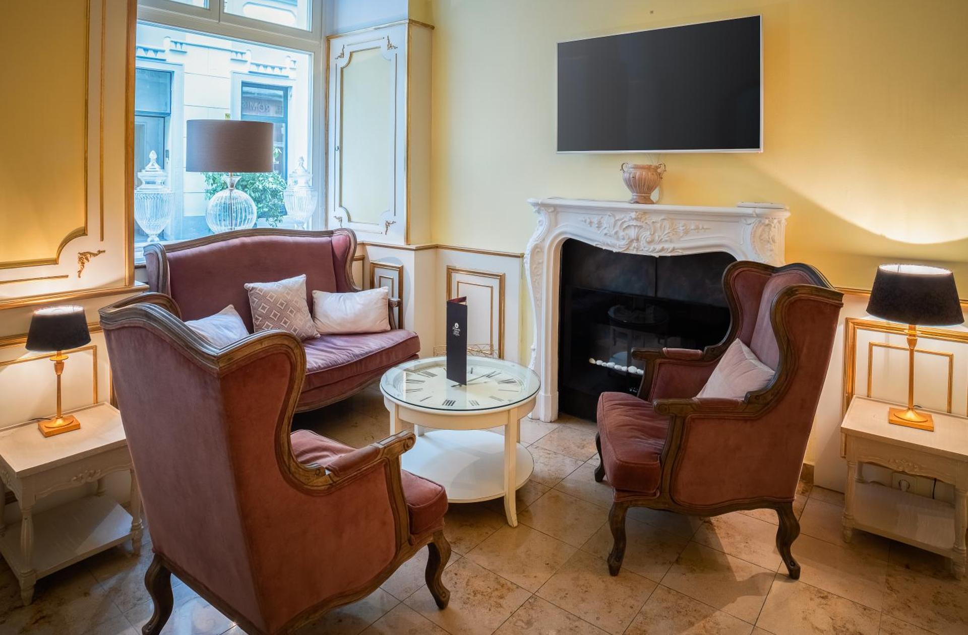 Communal lounge/ TV room