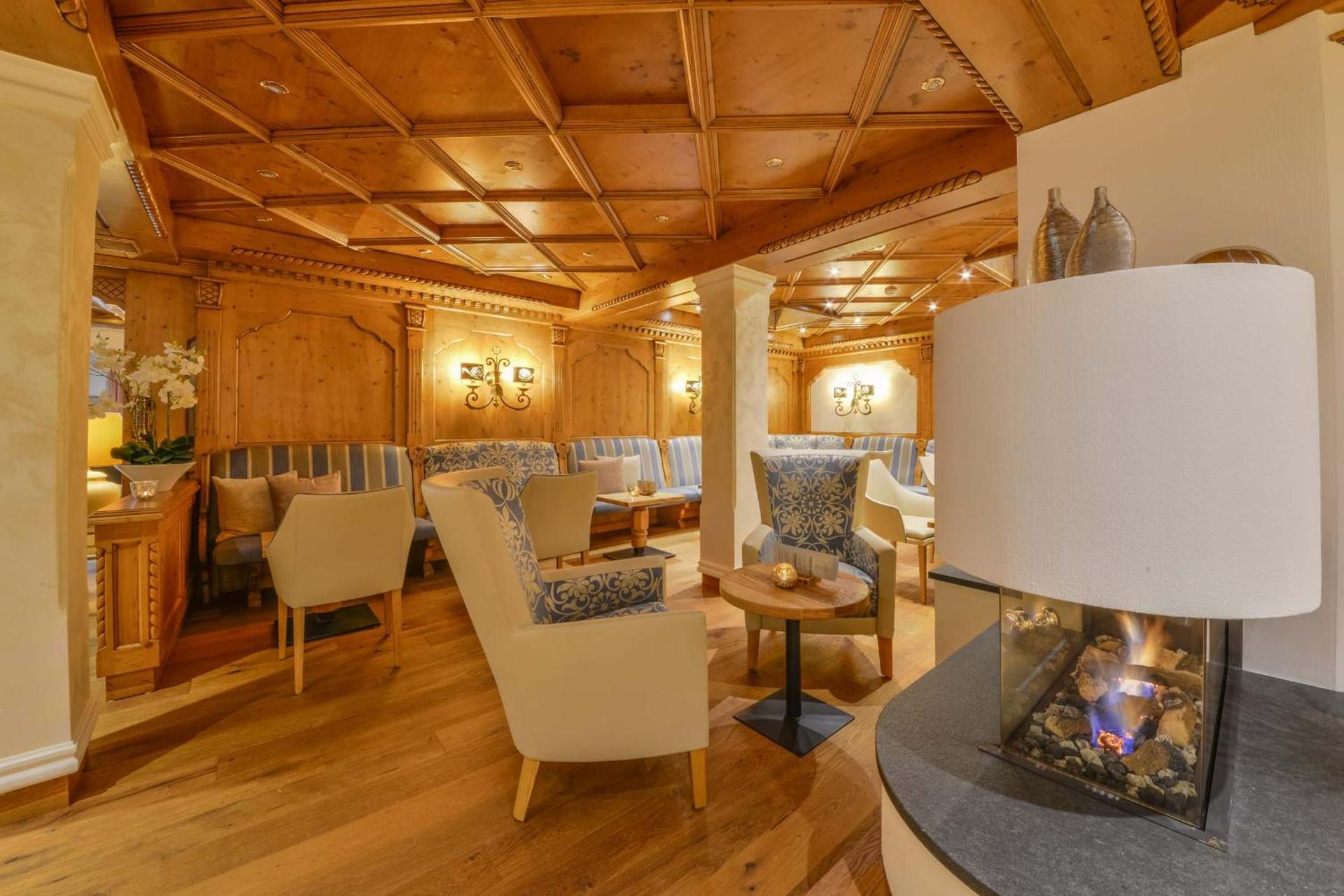 Communal lounge/ TV room