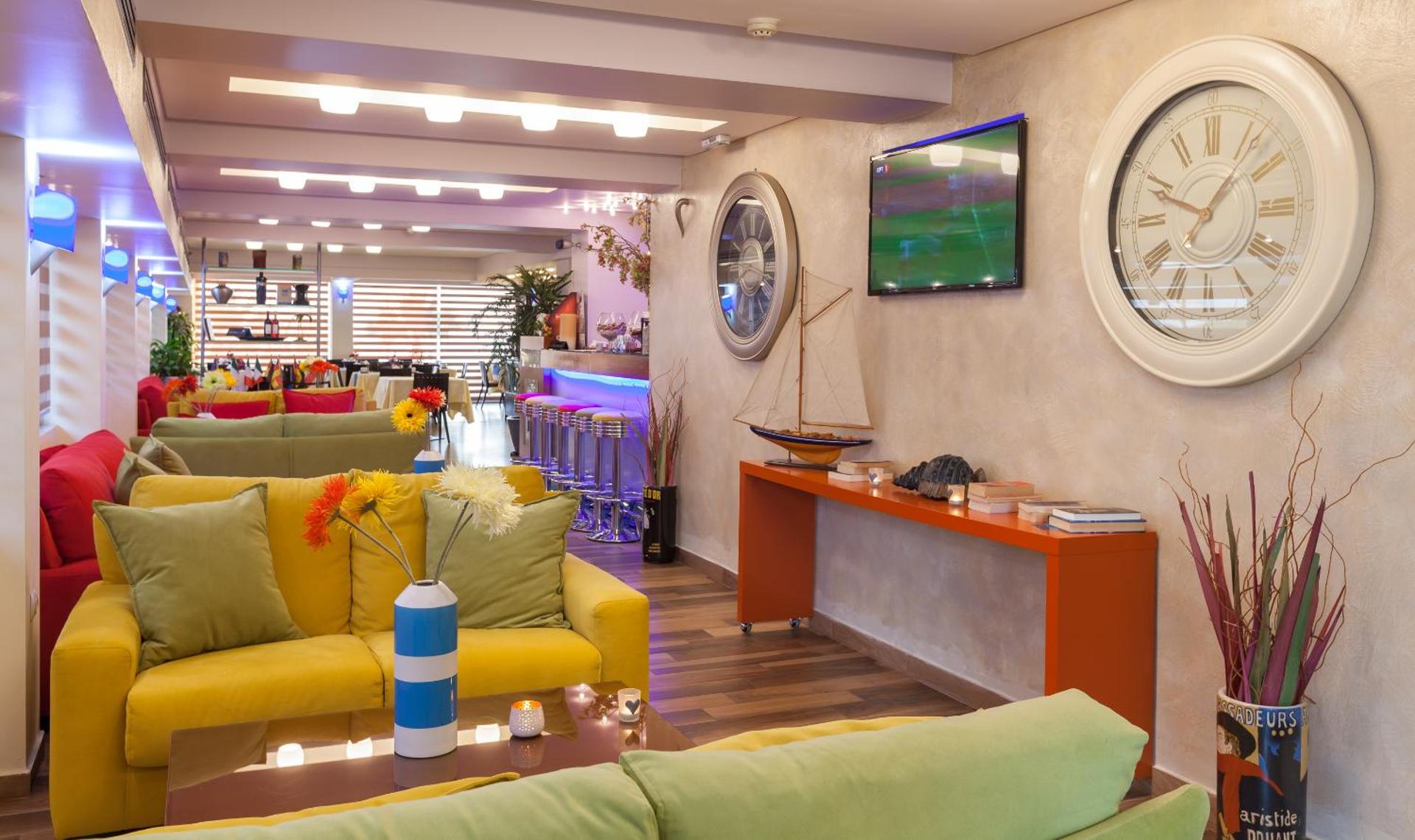 Communal lounge/ TV room