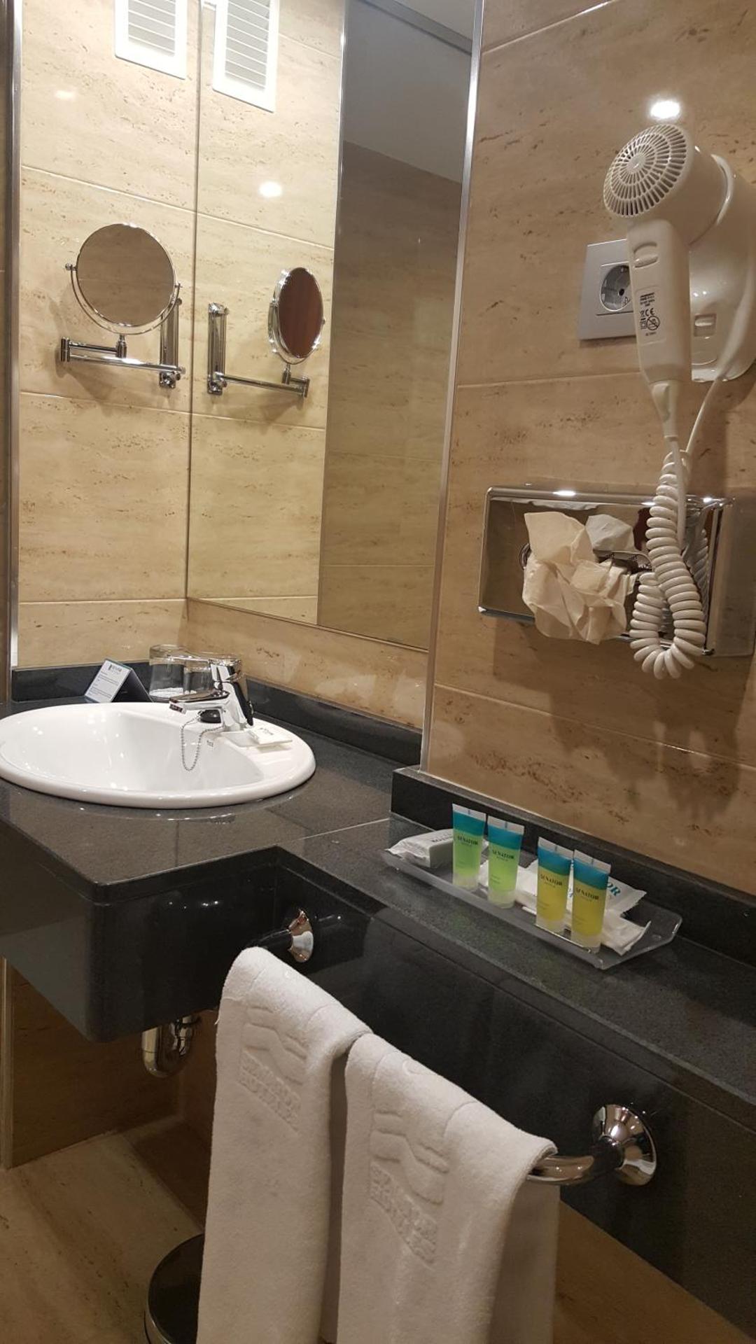 Two Double or Twin Rooms Connected