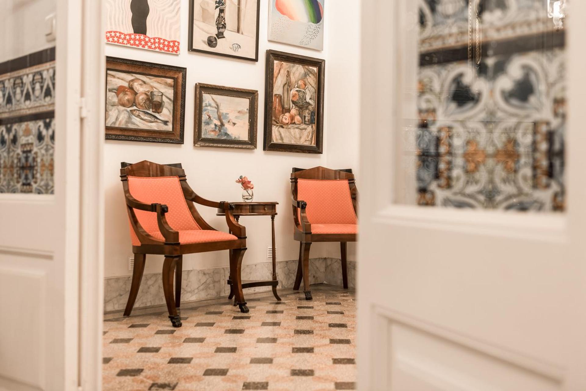 Communal lounge/ TV room