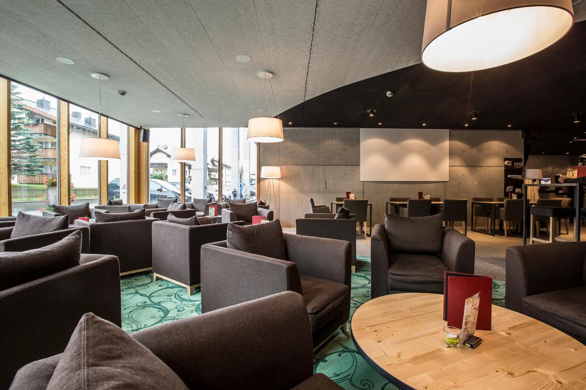 Communal lounge/ TV room