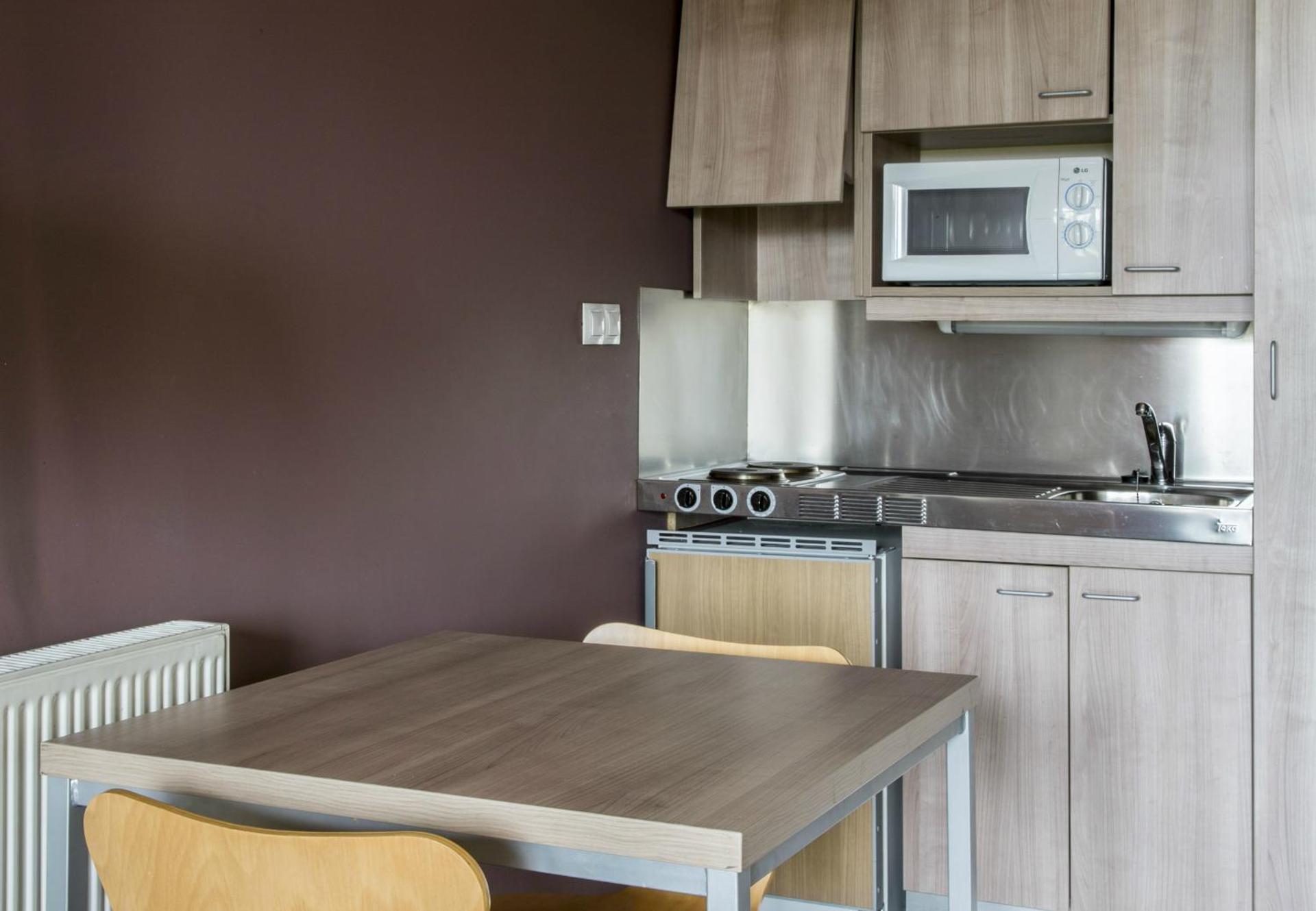 Kitchen or kitchenette