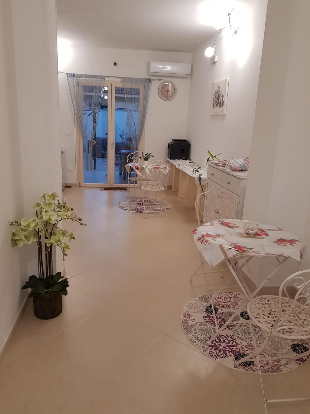 Communal lounge/ TV room