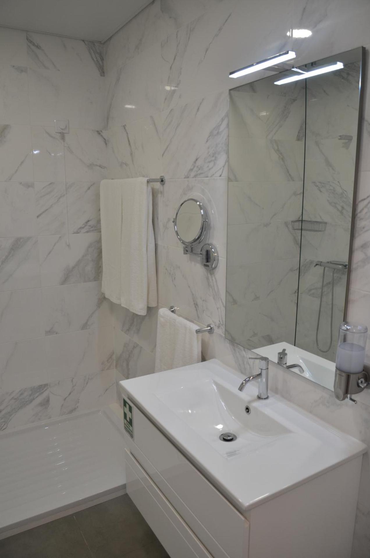 Edificio Charles 102