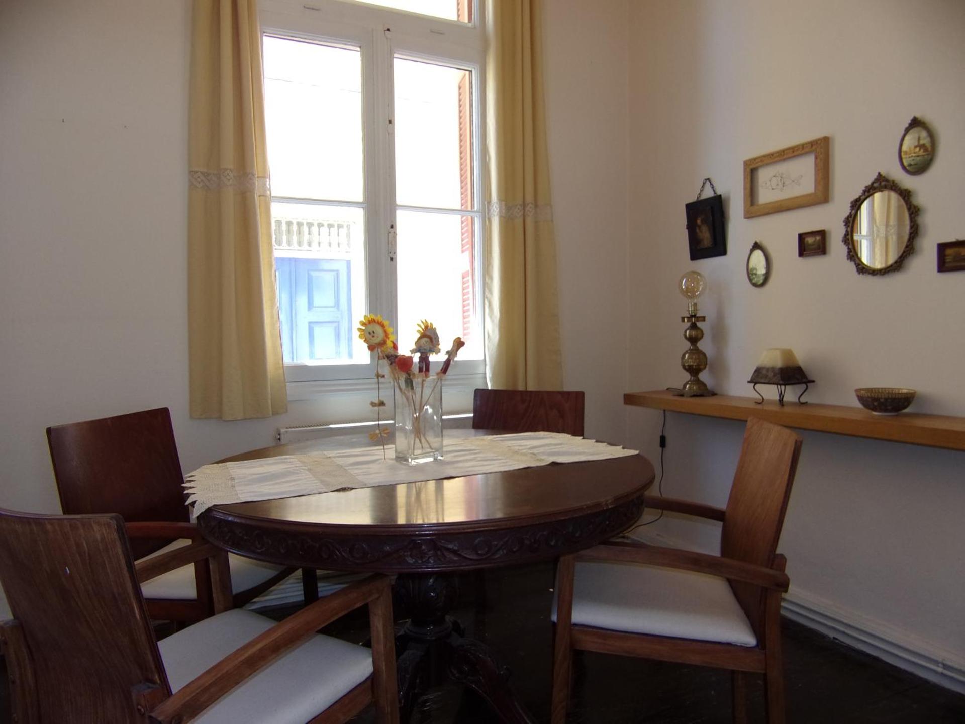 Finestra Rossa old town vintage house