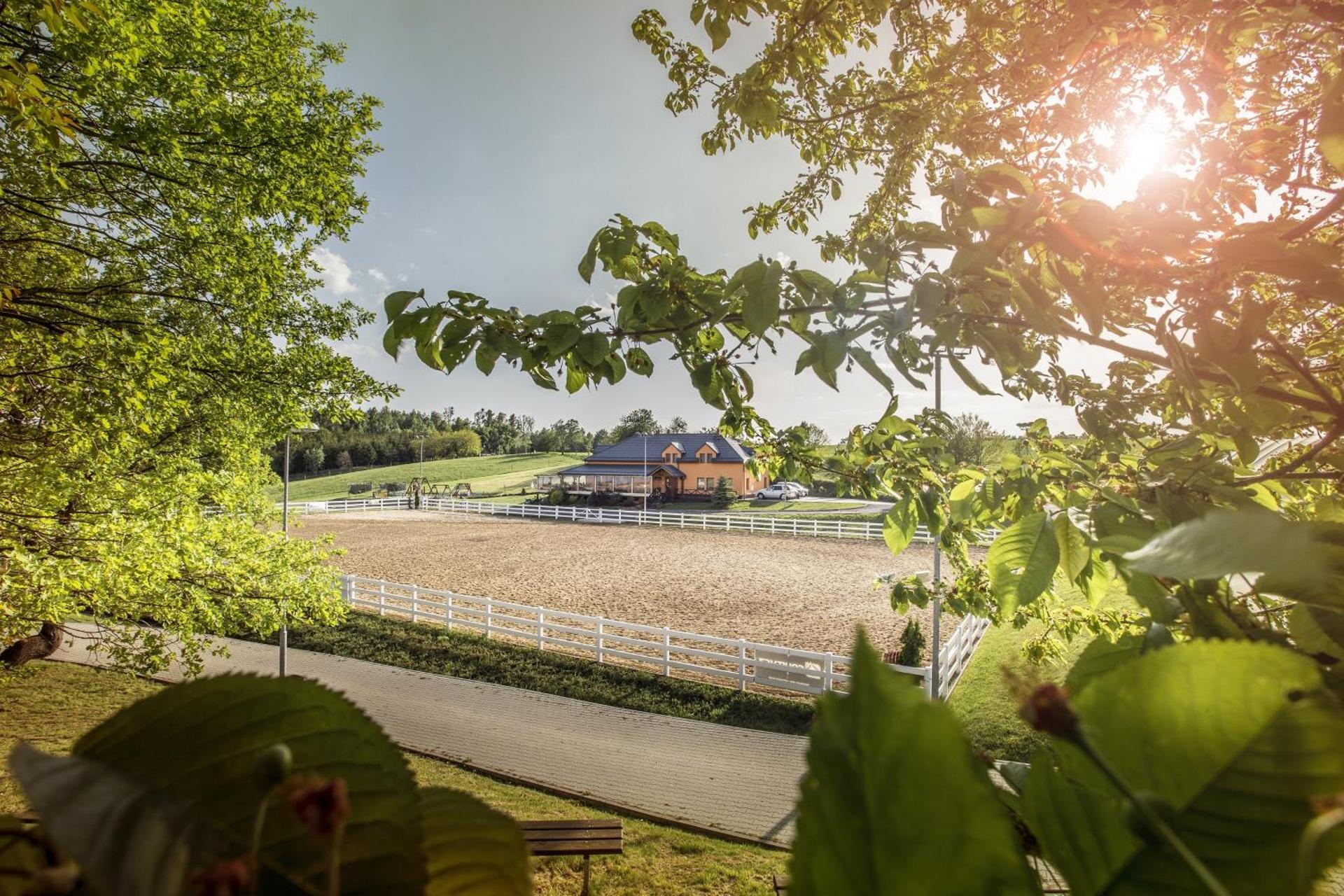 Hotel Horse Riding - Jezdecký Areál Tršice