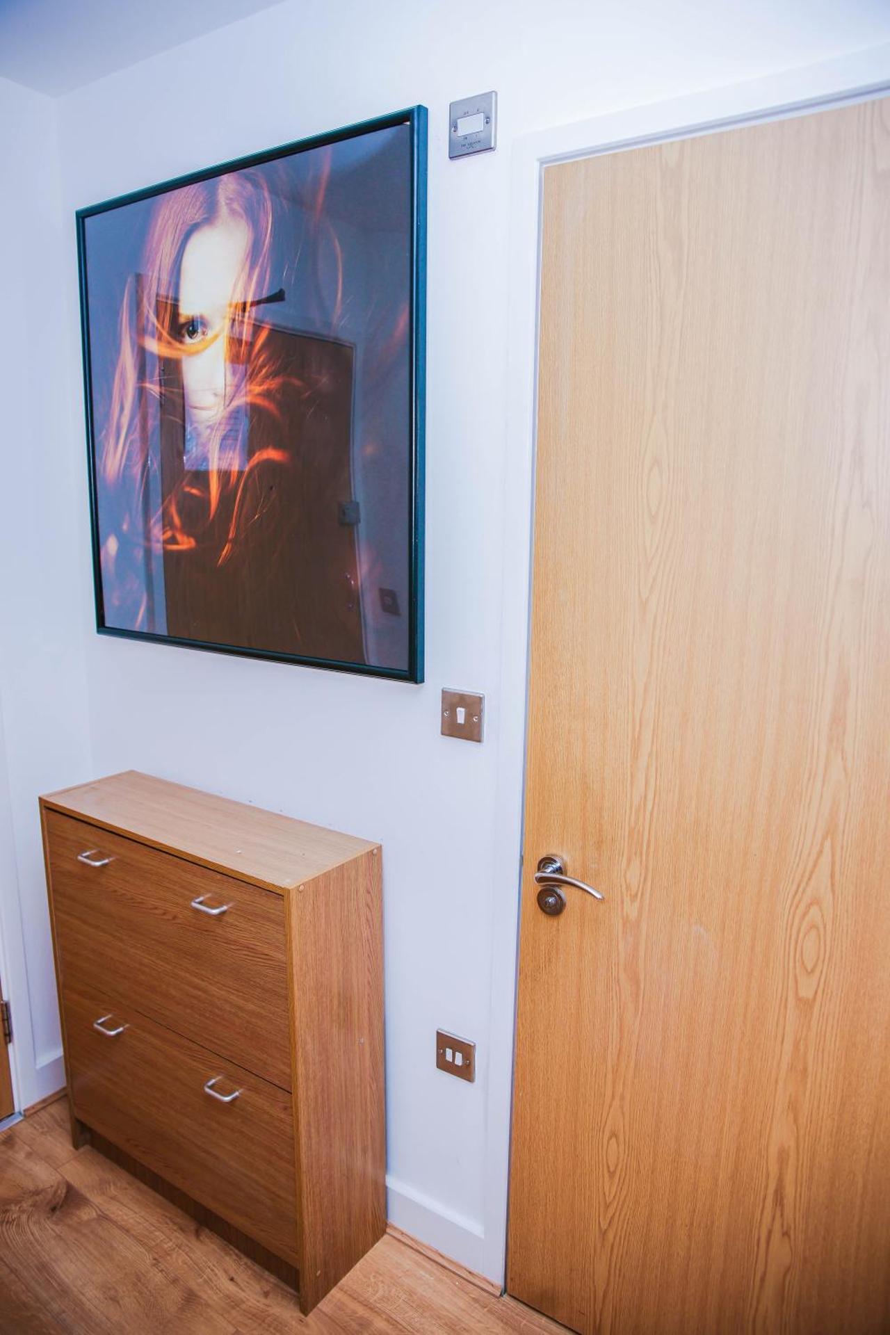 RIVERSIDE 2 BED APARTMENT