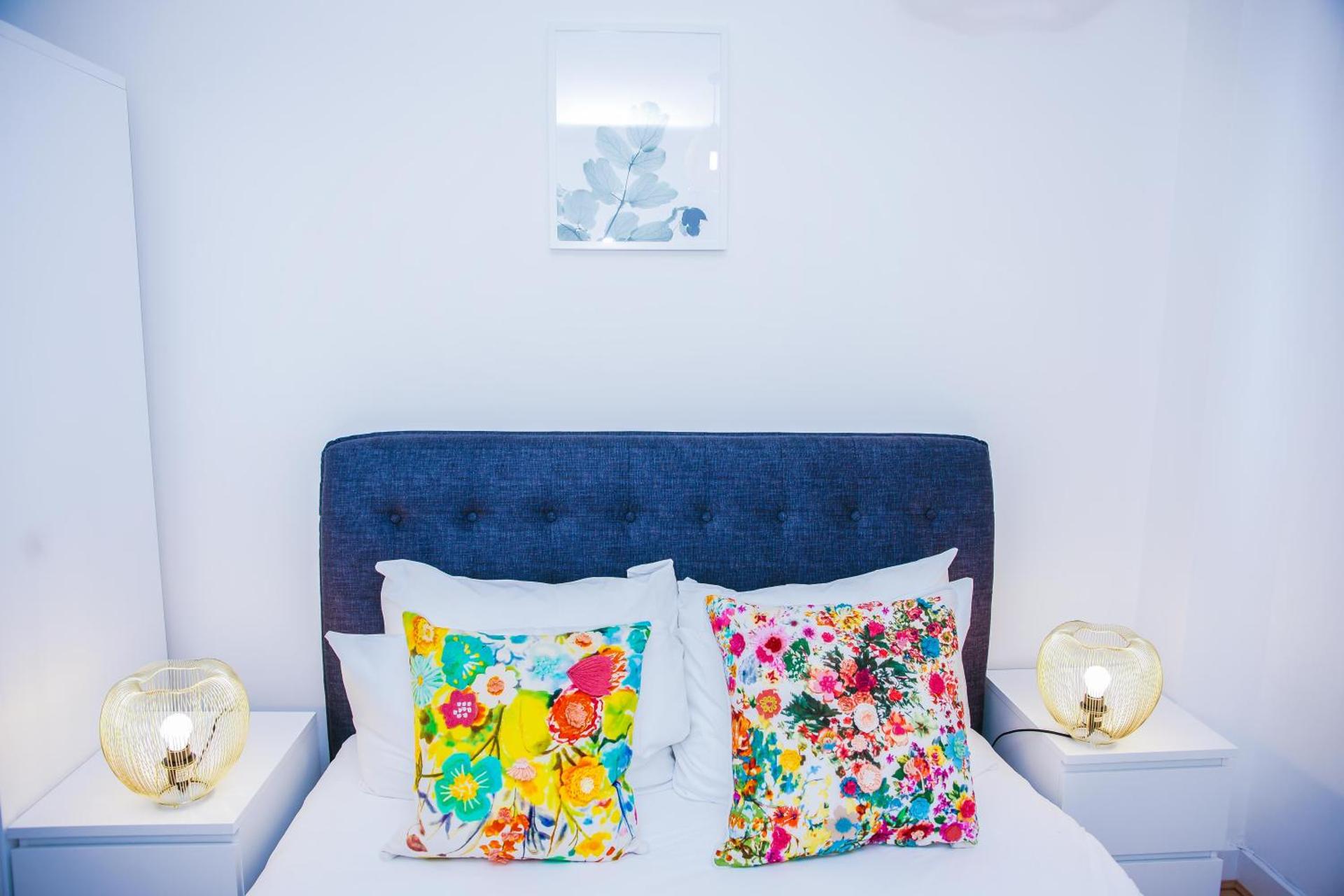 RIVERSIDE 2 BED APARTMENT