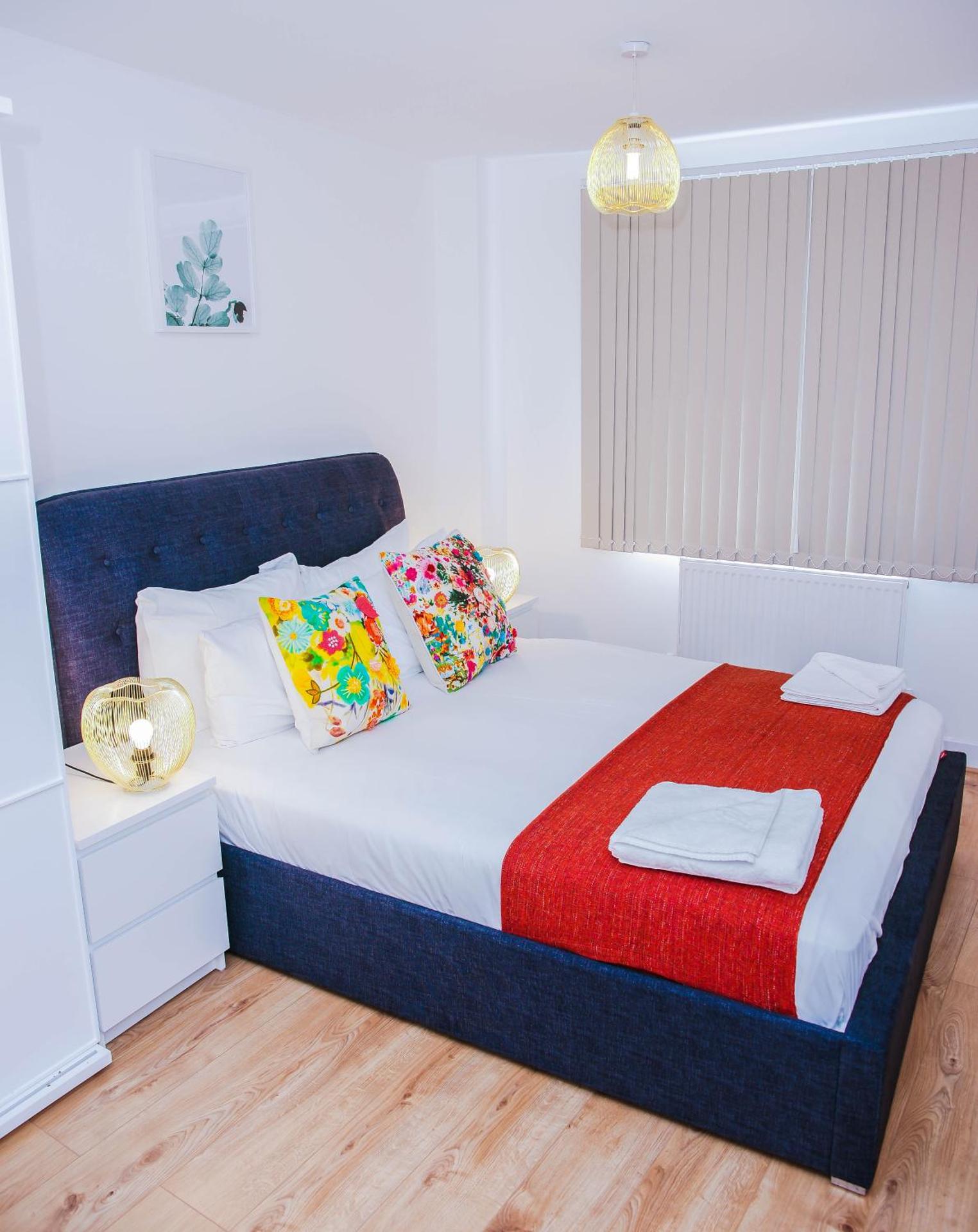 RIVERSIDE 2 BED APARTMENT