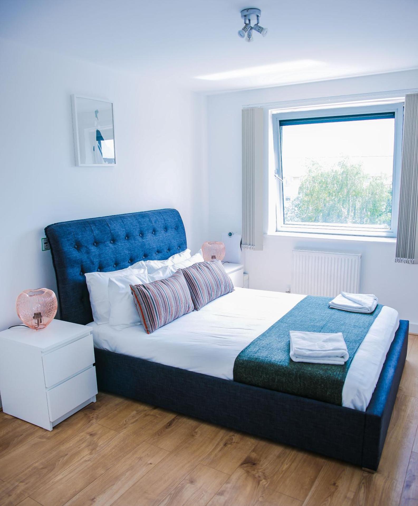 RIVERSIDE 2 BED APARTMENT