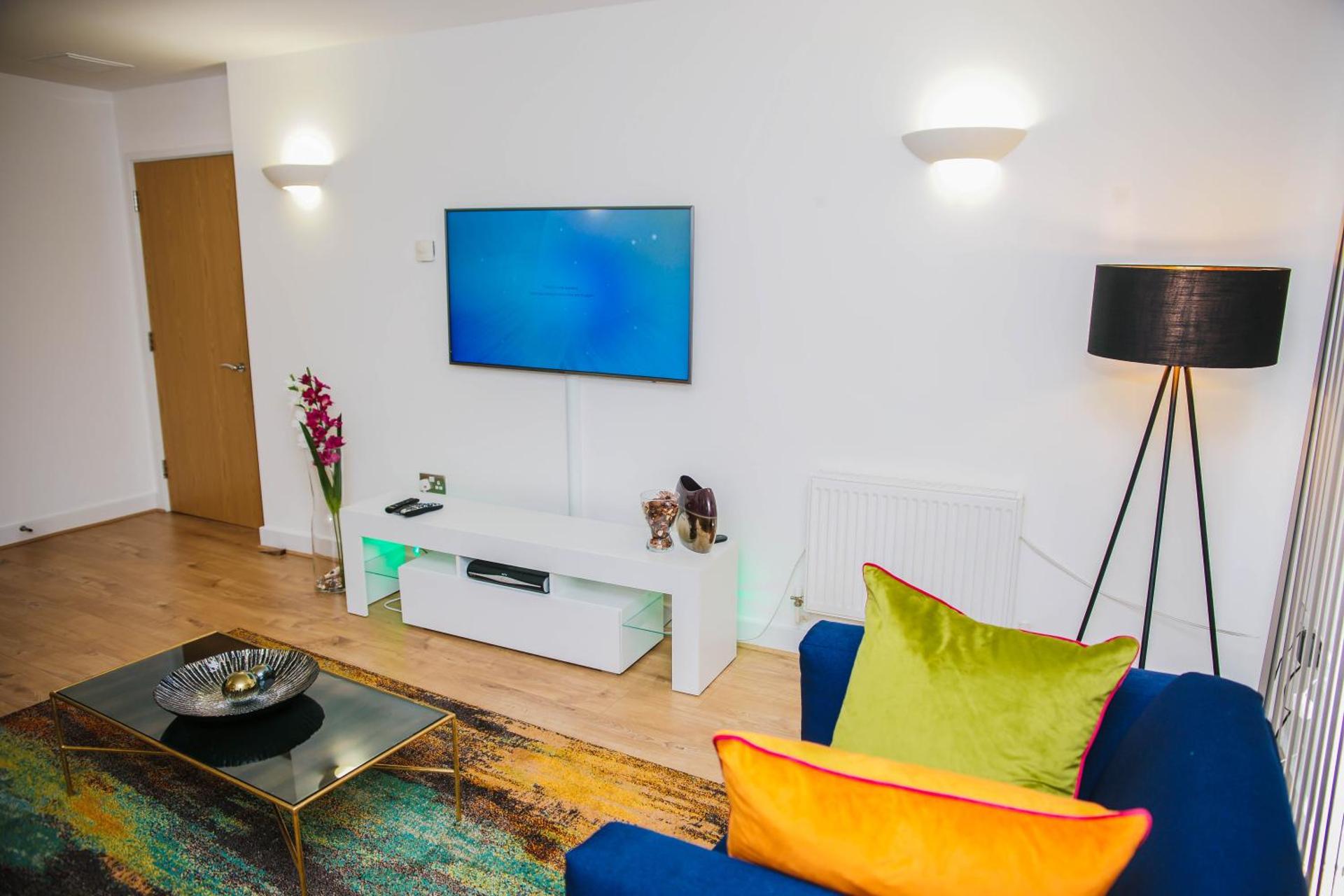 RIVERSIDE 2 BED APARTMENT