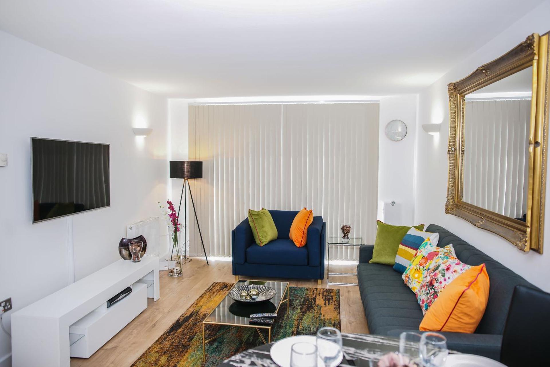 RIVERSIDE 2 BED APARTMENT