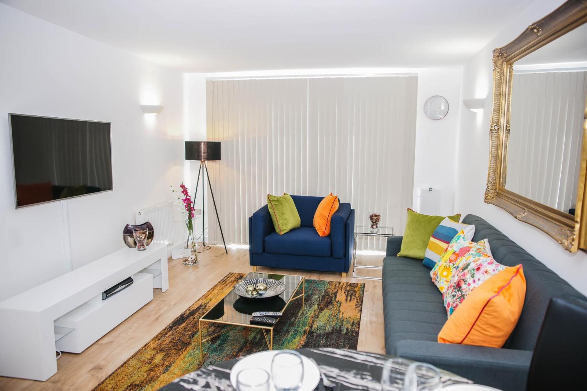 RIVERSIDE 2 BED APARTMENT