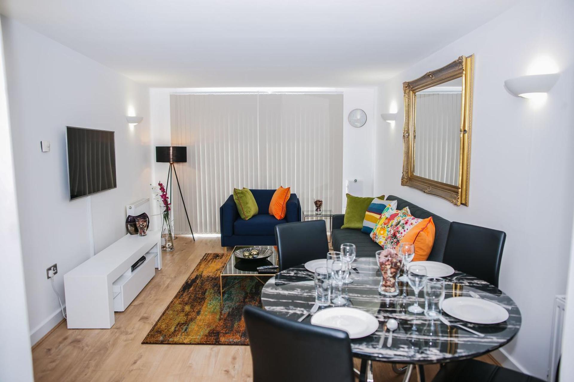 RIVERSIDE 2 BED APARTMENT