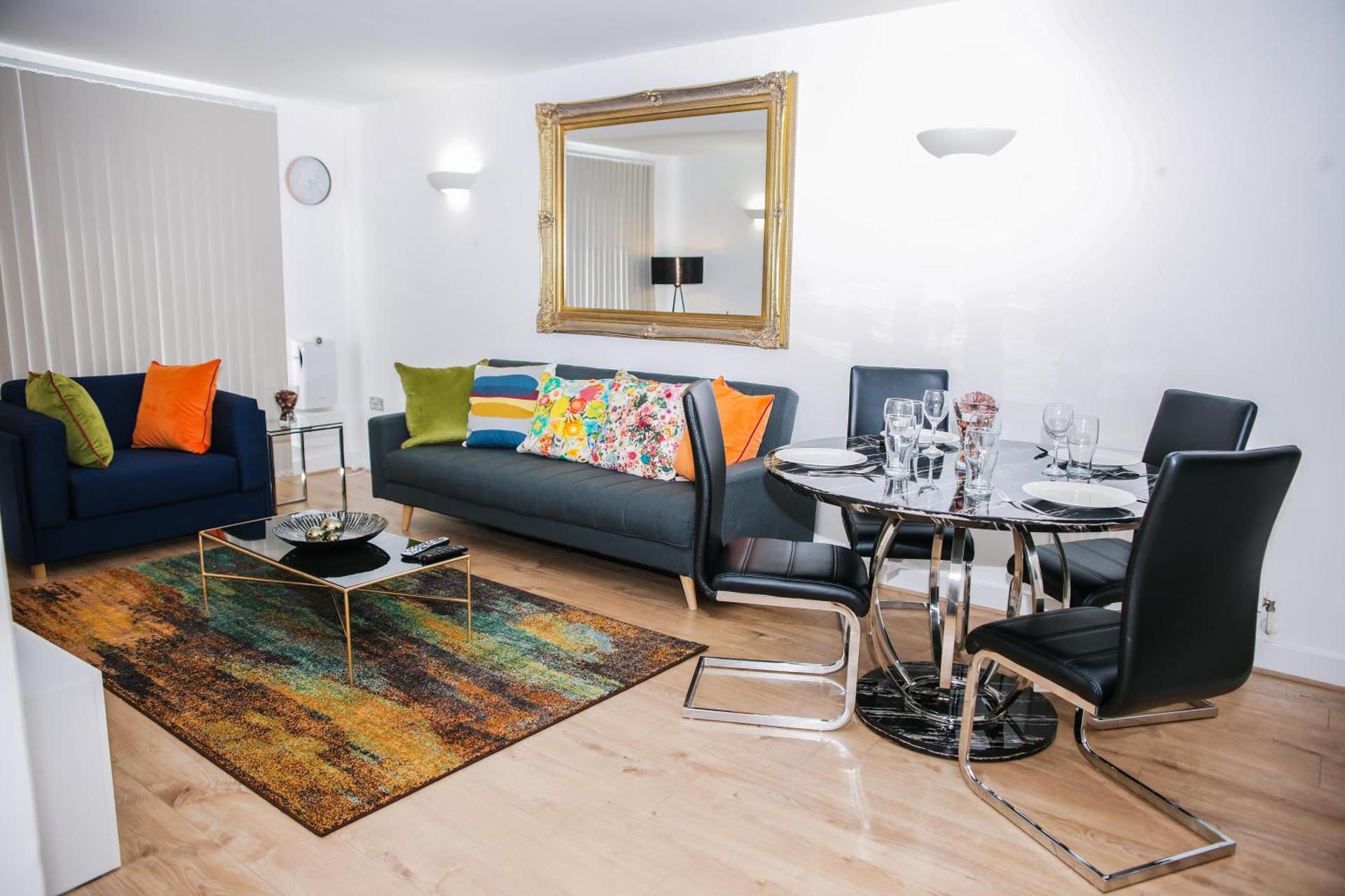 RIVERSIDE 2 BED APARTMENT