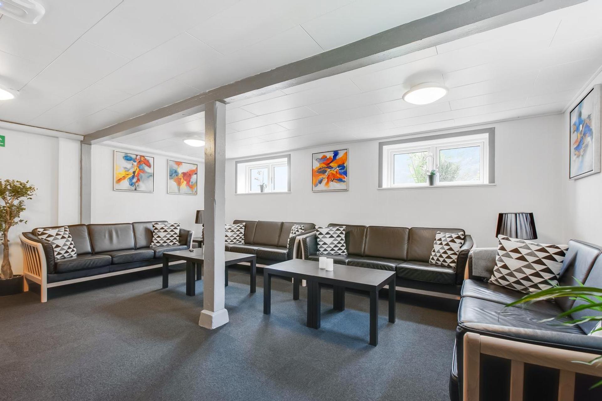 Communal lounge/ TV room