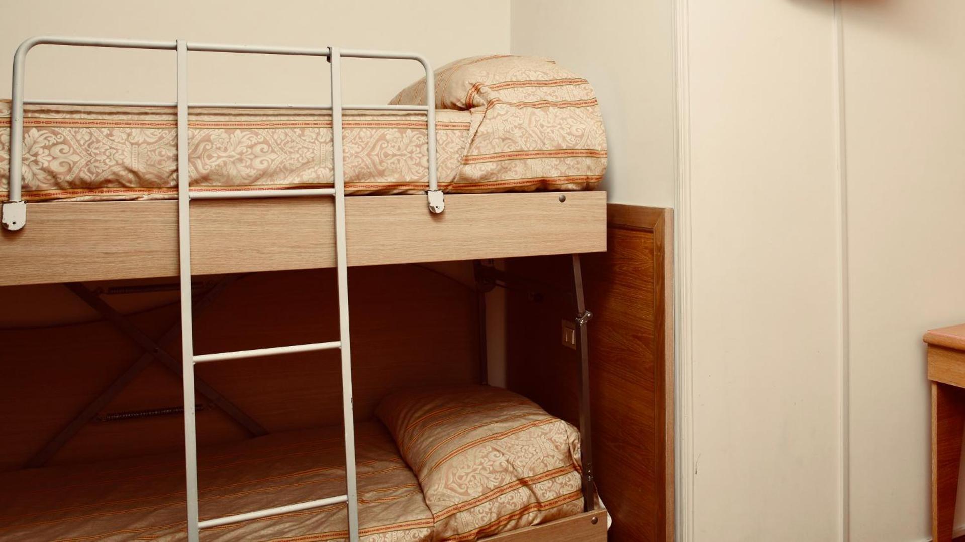 bunk bed