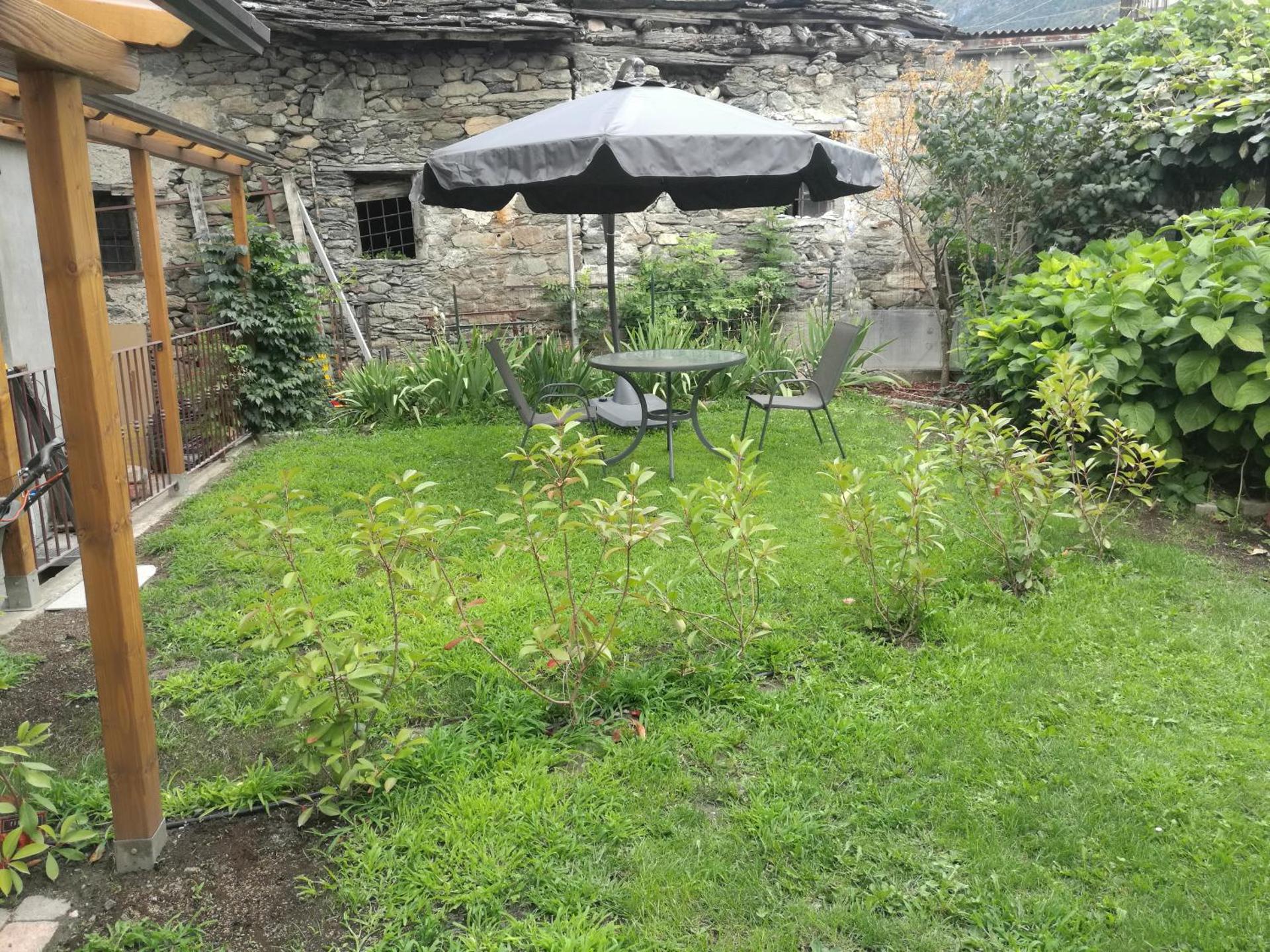 Apartment with Garden View